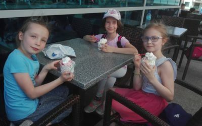 Klasa 1 i 2 – wyjście na lody z okazji Dnia Dziecka.