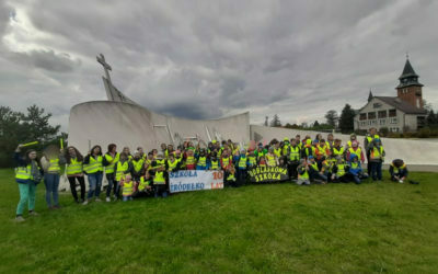 Promocja Małopolskiego Konkursu „Odblaskowa Szkoła” podczas pielgrzymki do Zabawy.  “Nie ma sprawy – z odblaskami jadę do Zabawy.”