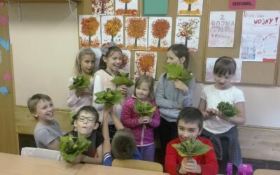Jesienne bukiety z liści klonu w wykonaniu uczniów klasy 3 można było wykorzystać na wiele okazji!